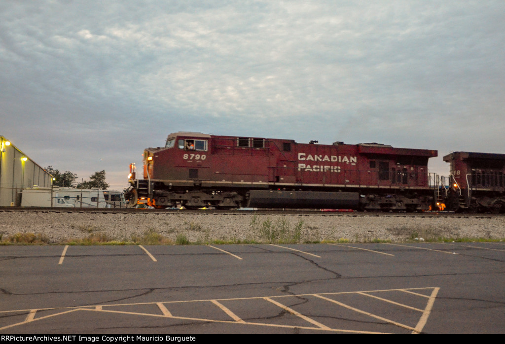 CP ES44AC Locomotive